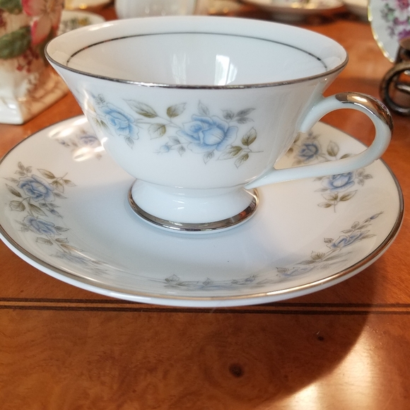 Lennold Fine Bone China Cup and Saucer - Picture 1 of 7